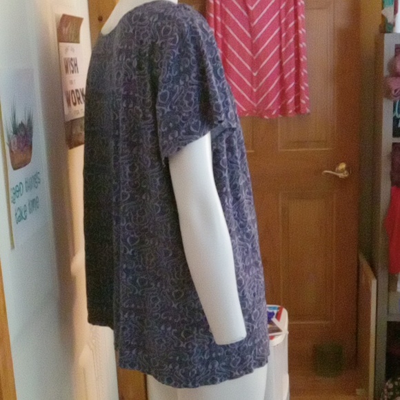 Tee - Picture 4 of 4